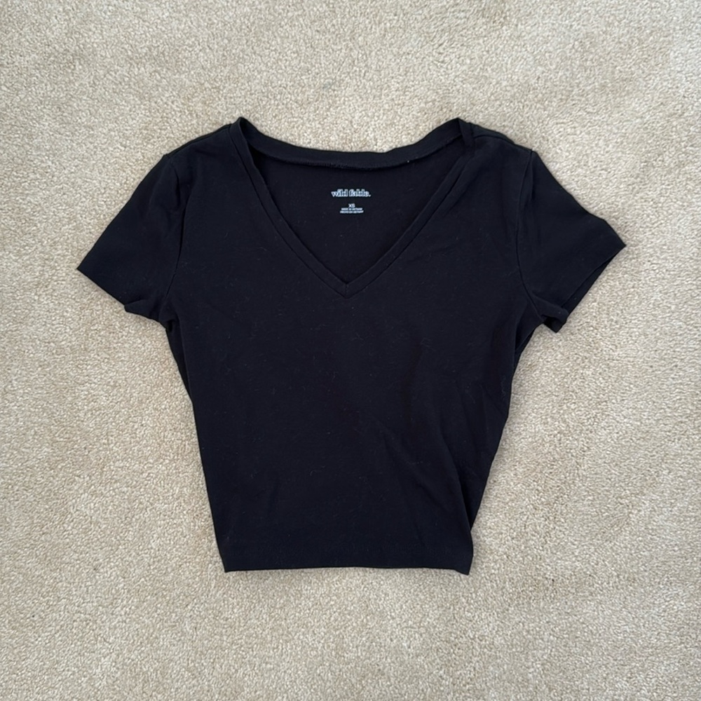 Wild Fable V-Neck Cropped Short Sleeve (Black XS)
